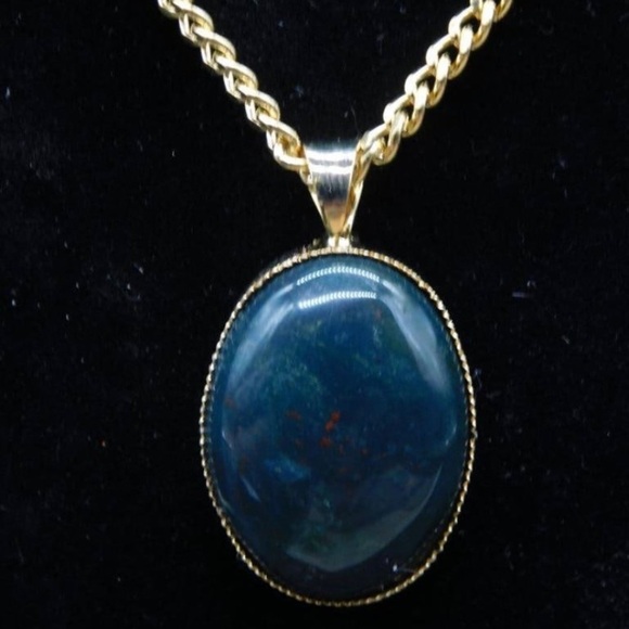VINTAGE BLOODSTONE PENDANT ON CHAIN NECKLACE - Picture 1 of 2